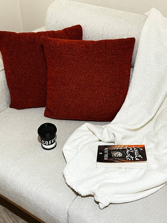 How to Create a Cozy Reading Nook at Home: Tips and Ideas